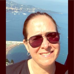 Meet your Posher, Monica